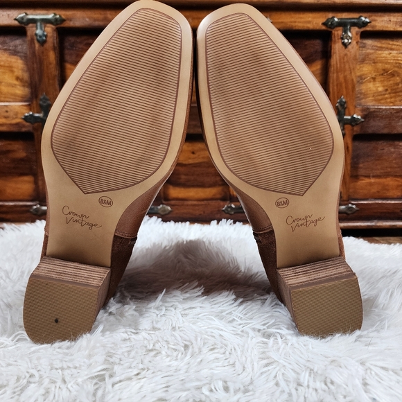 Crown Vintage Two-Toned Heeled Boots Size 8.5M - Picture 10 of 15